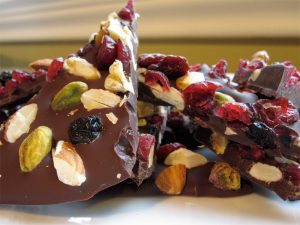 FRUIT AND NUT DARK CHOCOLATE ile ilgili gÃ¶rsel sonucu